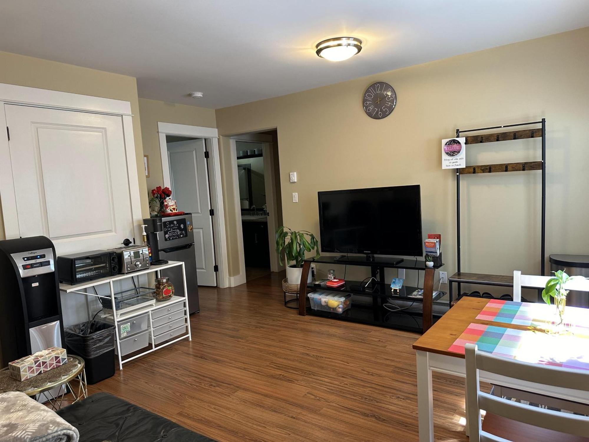 Separate Entry Sweet Home Victoria Exterior foto