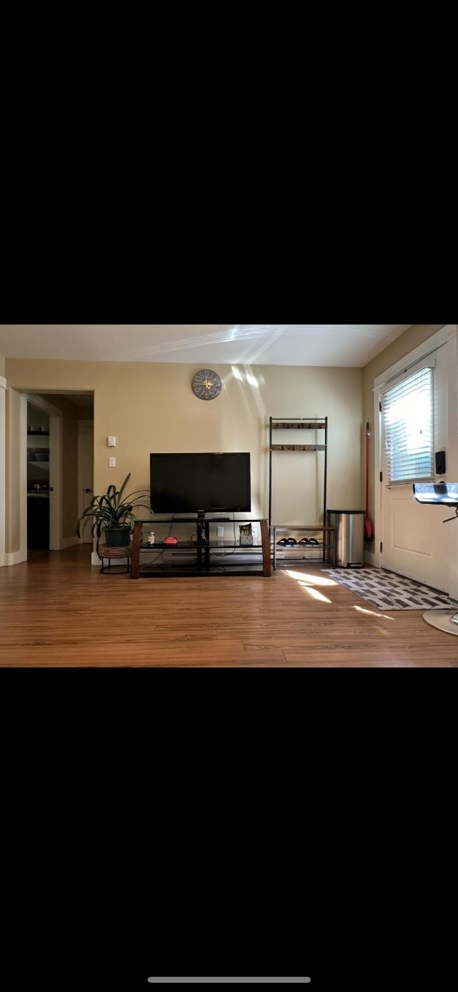 Separate Entry Sweet Home Victoria Exterior foto